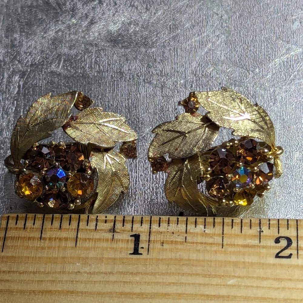 Lisner Earrings Gold tone leaf rhinestone colorful clasp Aurora Borealis Vintage
